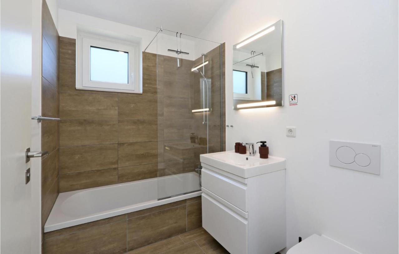 Beautiful Home In Lembruch-Duemmer See With Wifi ภายนอก รูปภาพ